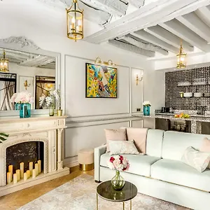https://luxury-4-bedroom-3-bathroom-aristocratic-apartment-louvre.fr-paris.fr